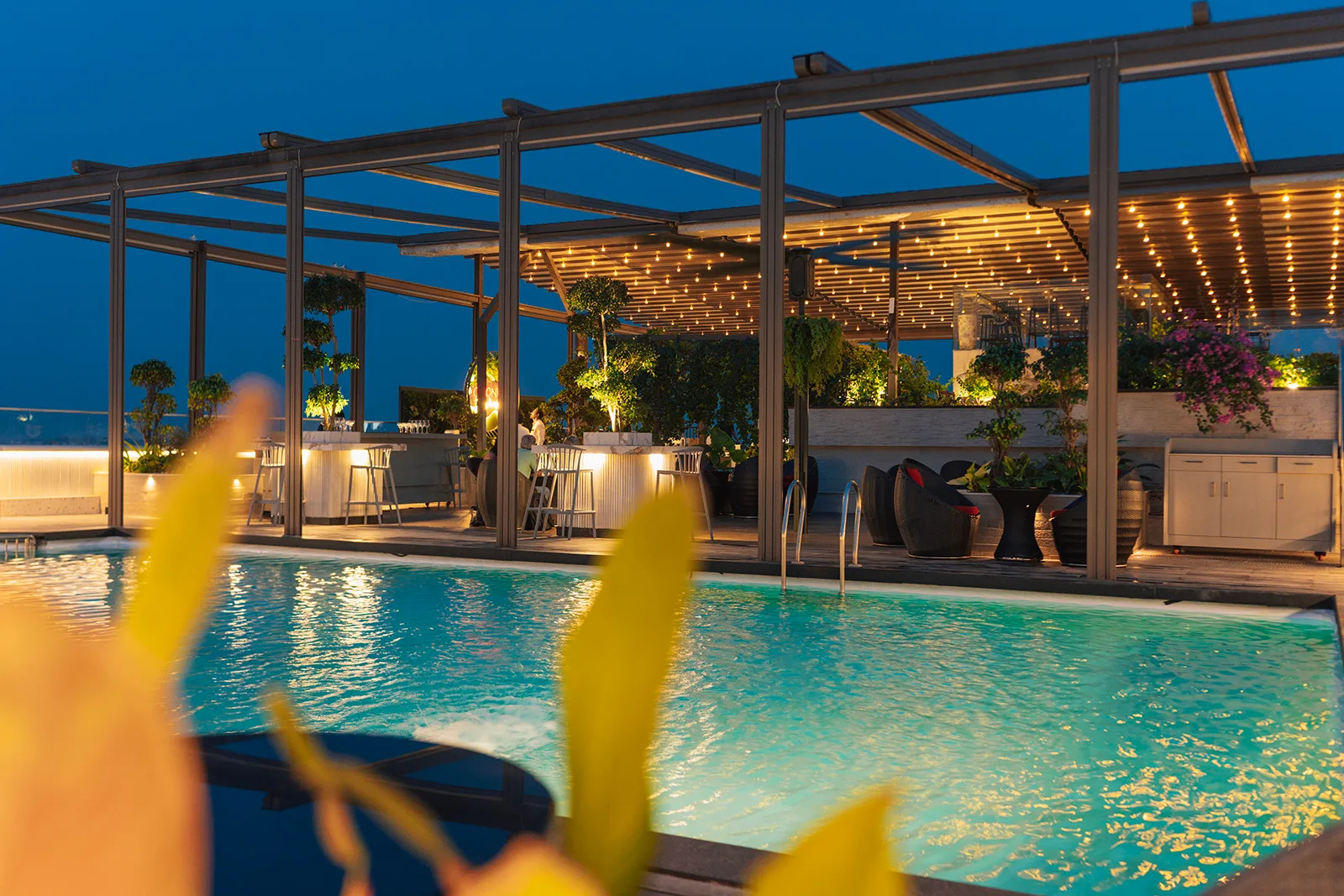 retractable-roof-img-lets-meet